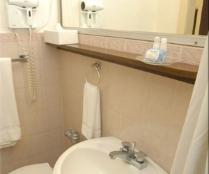 SINGLE BEDROOM